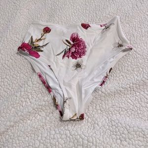 White and Pink floral swimsuit bottoms 🌺